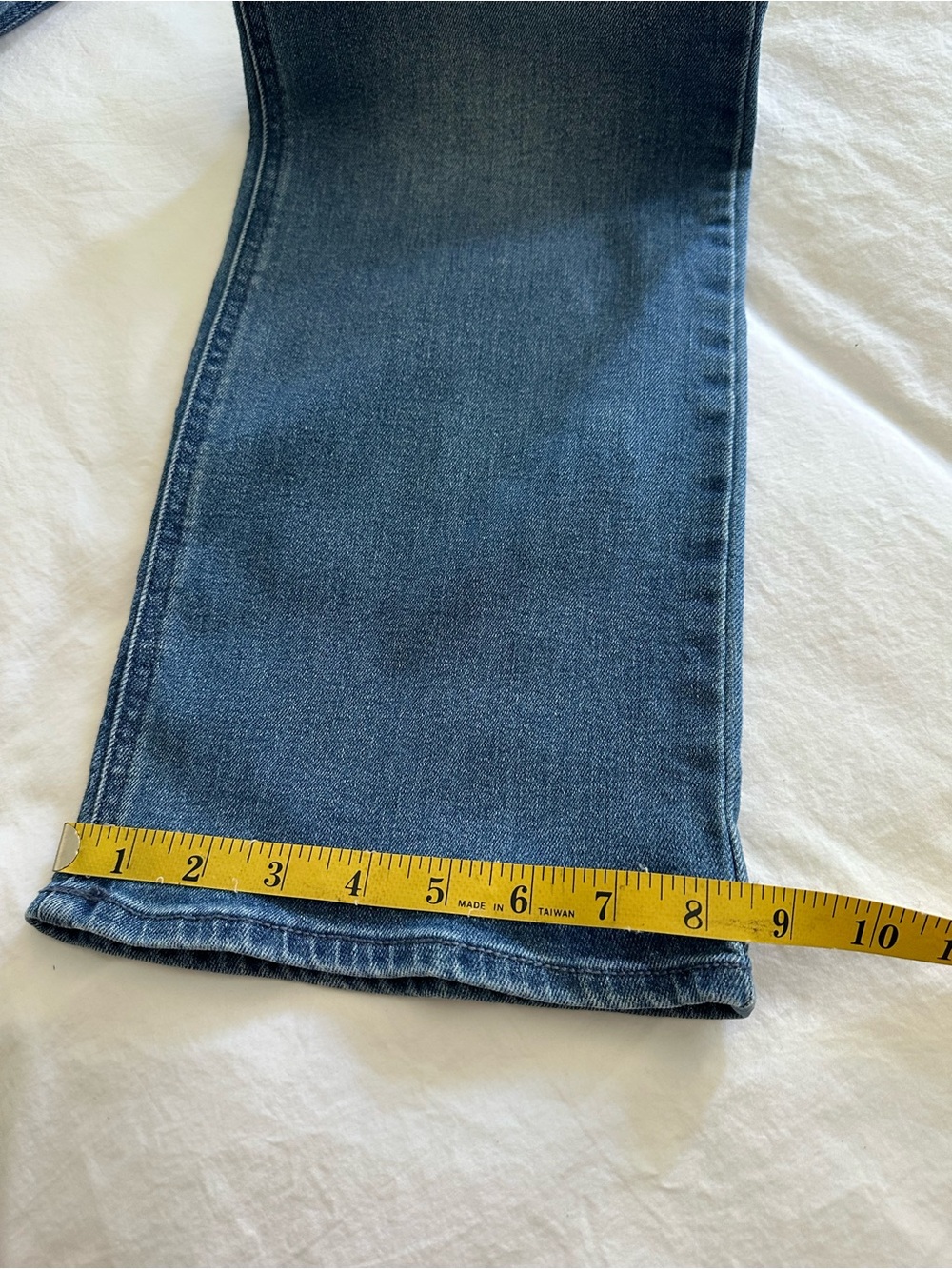 Old Navy women’s mid-rise bootcut jeans, size 16 - Picture 7 of 9